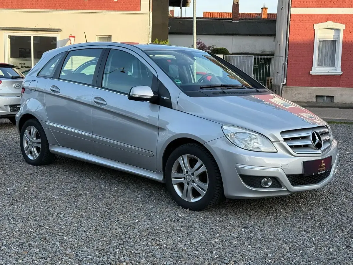 Gebraucht Mercedes B160 95 PS (69 kW) 2011 Silber Kleinwagen