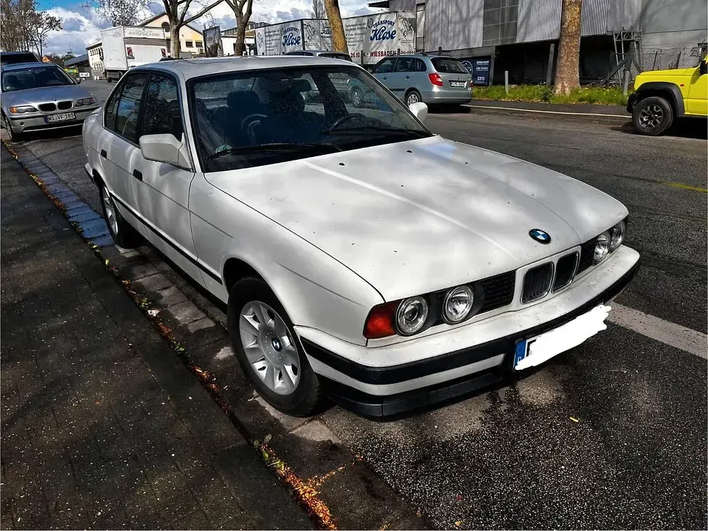 Gebraucht BMW 520 129 PS (94 kW) 1989 Weiß Limousine