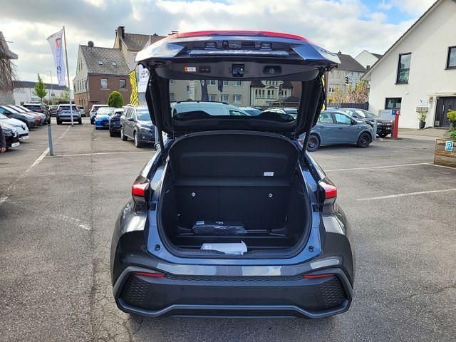 Neu Toyota C-HR 140 PS (102 kW) 2026 Grau SUV