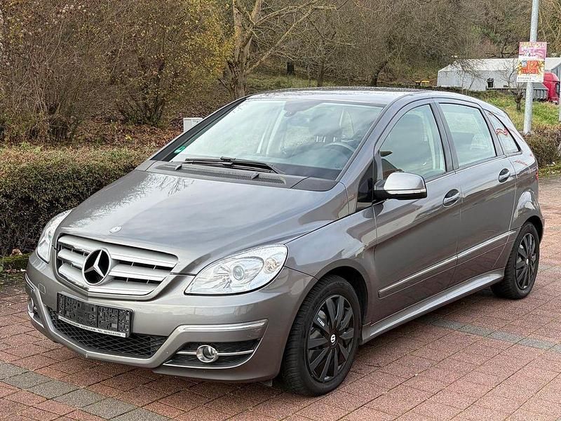 Grau Gebraucht 2009 Mercedes B200 Van / Kleinbus | 2.500 € (Guter Preis) - Bild 1/4