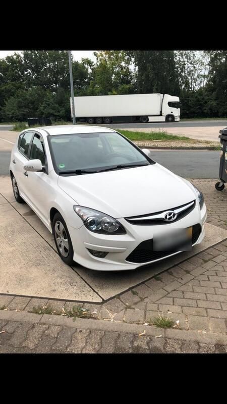 Weiß Gebraucht 2012 Hyundai i30 Limousine | 5.300 € (Superpreis) - Bild 1/4