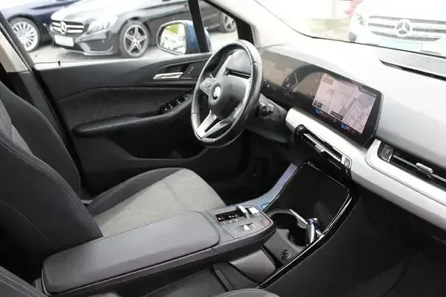 Gebraucht BMW 218 Active Tourer Performance 136 PS (100 kW) 2023 Phytonicblau metallic Van / Kleinbus