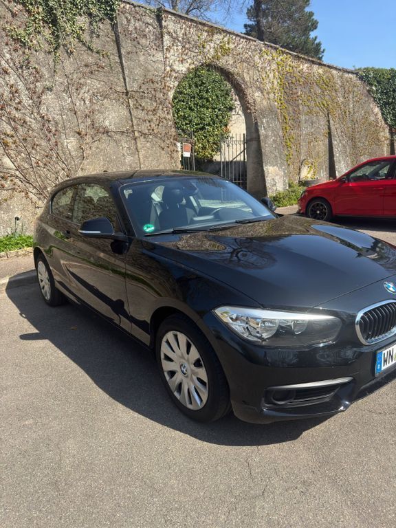 Schwarz Gebraucht 2015 BMW 118 Sport Line Kleinwagen | 8.900 € (Guter Preis) - Bild 1/4