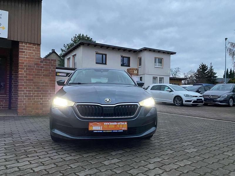 Gebraucht Skoda Scala Active 116 PS (85 kW) 2019 Quarzgrau metallic Kleinwagen