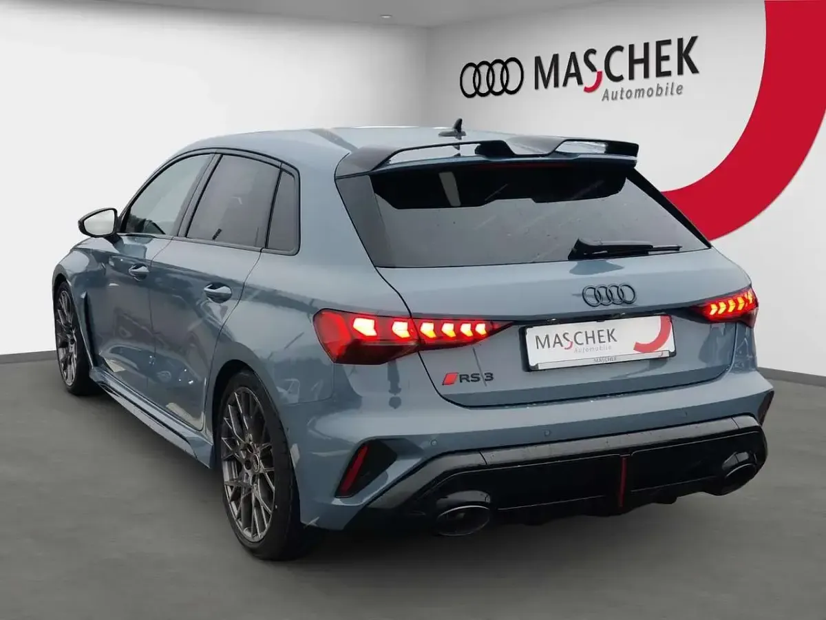 Neu Audi RS3 Sport 400 PS (294 kW) 2025 Grau Limousine