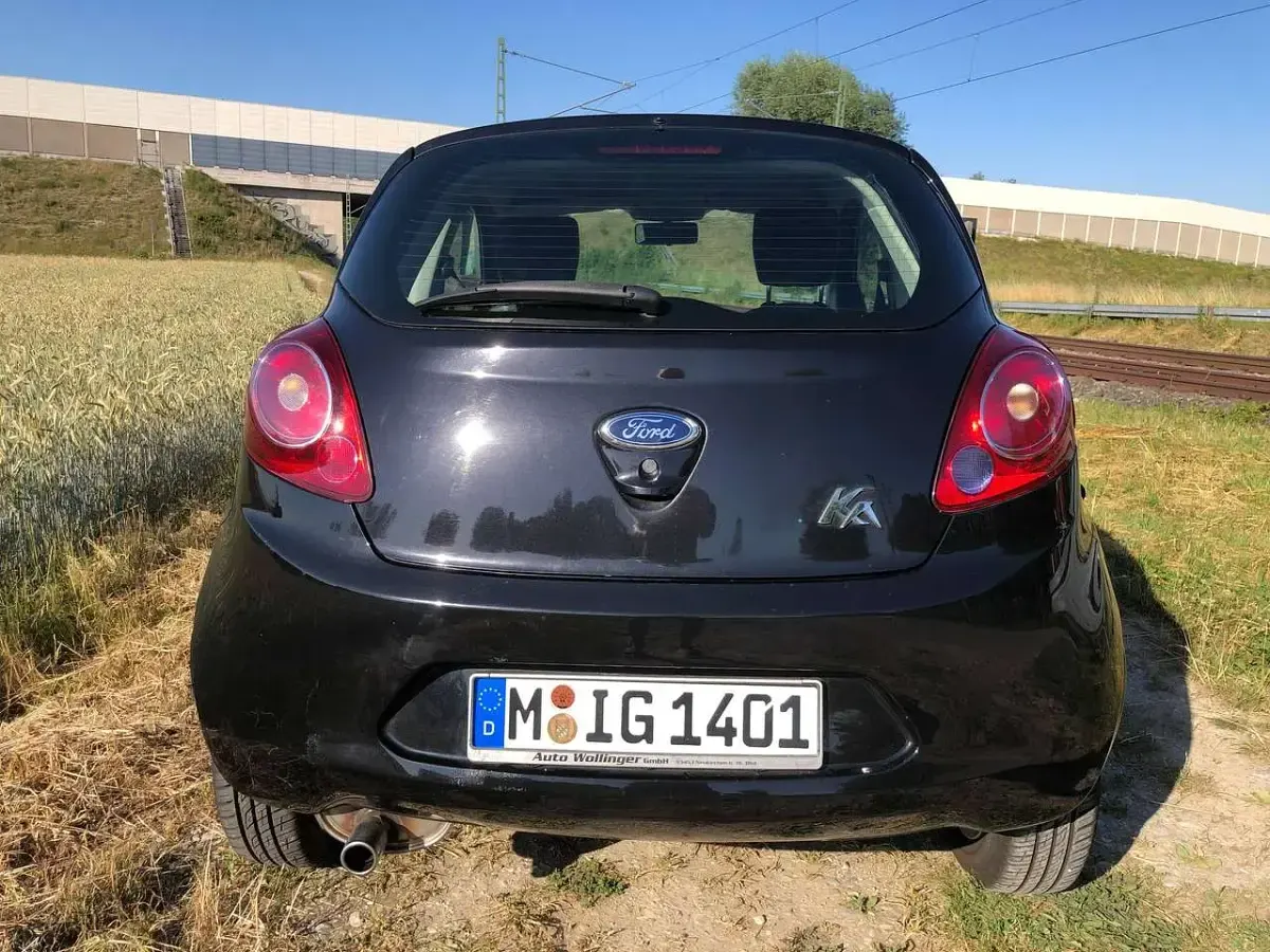 Gebraucht Ford Ka Ambiente 69 PS (50 kW) 2013 Schwarz Kleinwagen