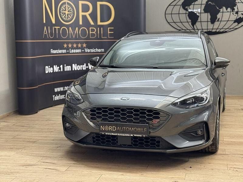 Magneticgrau metallic (metallic) Gebraucht 2020 Ford Focus ST Kombi | 16.890 € (Teuer) - Bild 1/3