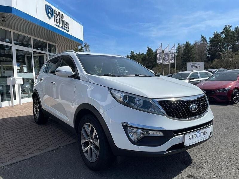 Weiß Gebraucht 2016 Kia Sportage DREAM-TEAM Edition SUV | 11.790 € (Fairer Preis) - Bild 1/4
