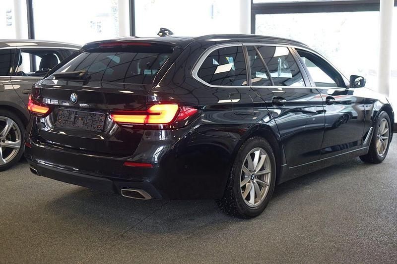 Gebraucht BMW 520 190 PS (139 kW) 2023 Schwarz Kombi