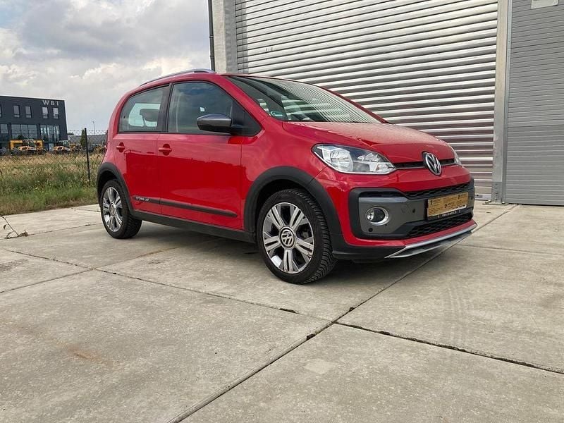 Rot Gebraucht 2017 VW cross up! Kleinwagen | 9.290 € (Superpreis) - Bild 1/4