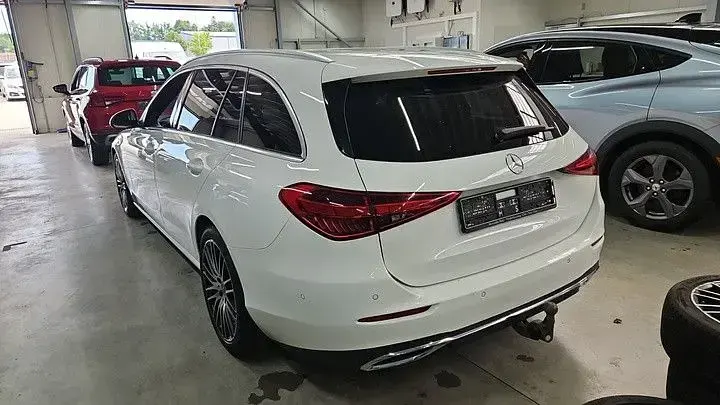 Gebraucht Mercedes C220 Avantgarde 197 PS (144 kW) 2024 Weiß Limousine