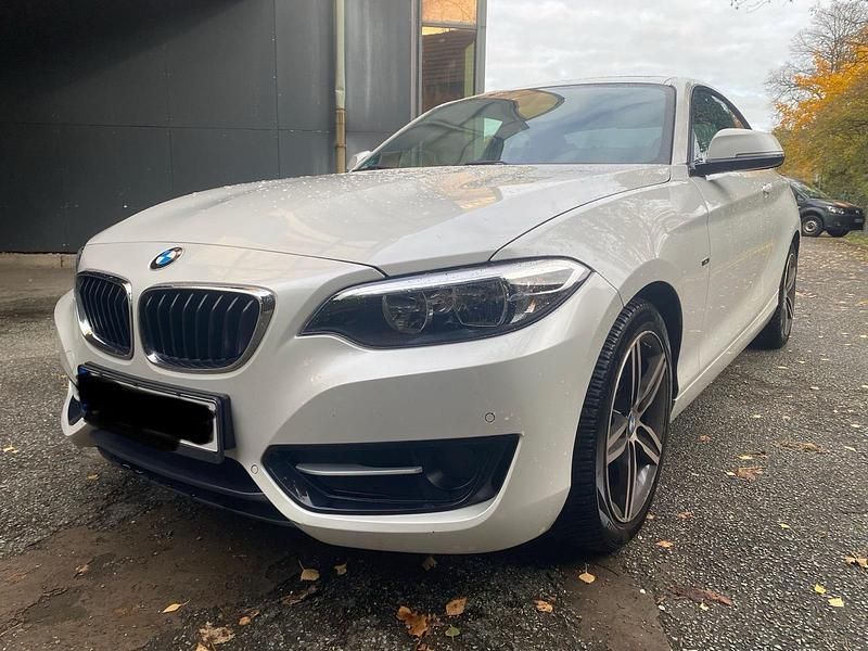 Weiß Gebraucht 2014 BMW 218 Sport Line Coupé | 18.500 € (Etwas zu teuer) - Bild 1/4