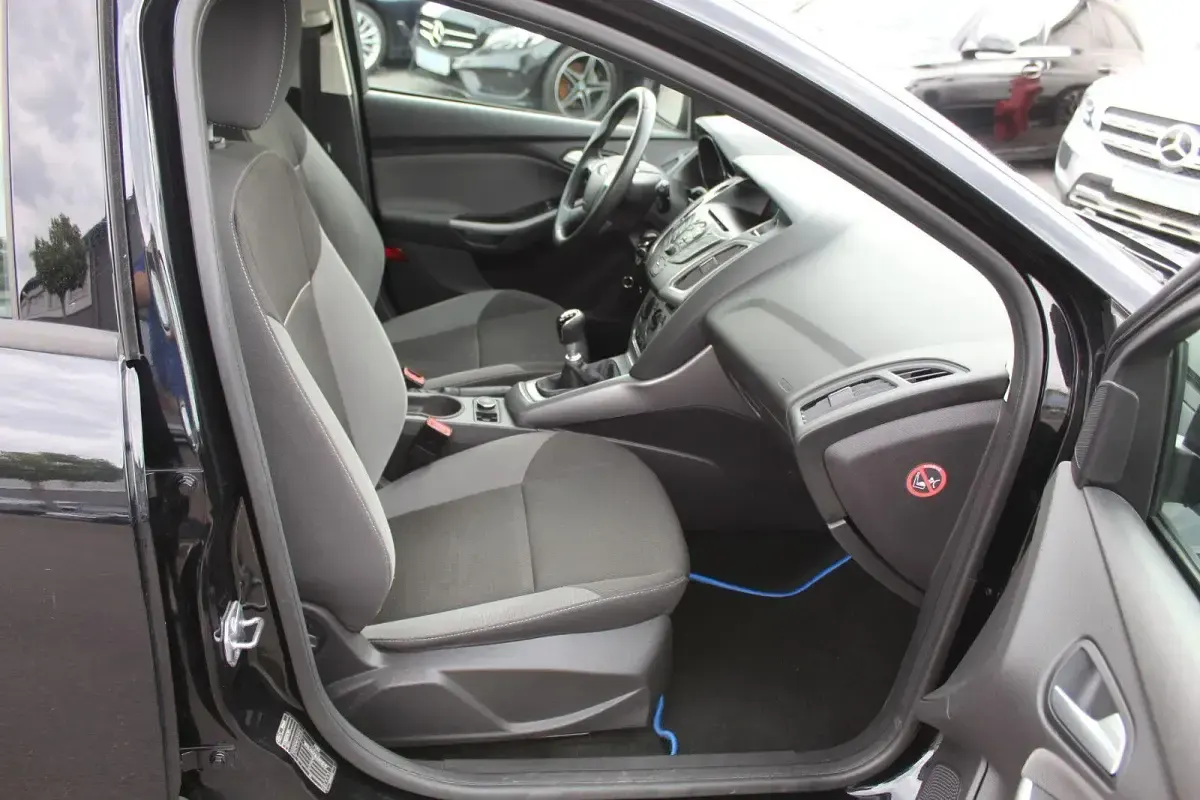 Gebraucht Ford Focus Trend 116 PS (85 kW) 2015 Schwarz Kombi