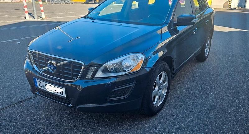 Grau Gebraucht 2011 Volvo XC60 SUV | 10.990 € (Guter Preis) - Bild 1/4