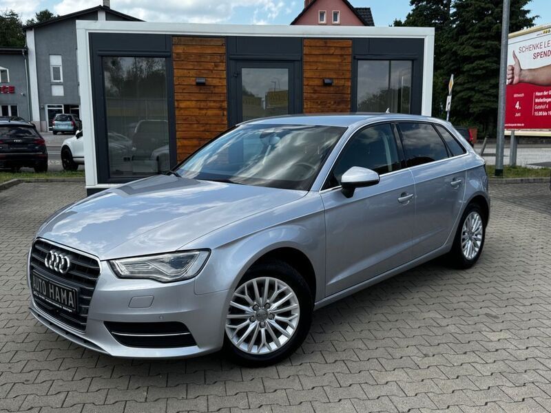 Silber Gebraucht 2015 Audi A3 Sportback Ambiente Limousine | 17.490 € (Fairer Preis) - Bild 1/4