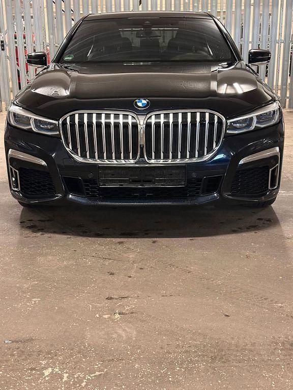 Schwarz Gebraucht 2021 BMW 740 Limousine | 54.621 € (Teuer) - Bild 1/4