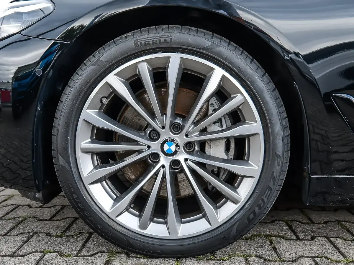 Gebraucht BMW 530 Performance 286 PS (210 kW) 2023 Schwarz Kombi