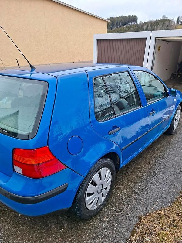 Gebraucht VW Golf IV 2002 Blau Kleinwagen