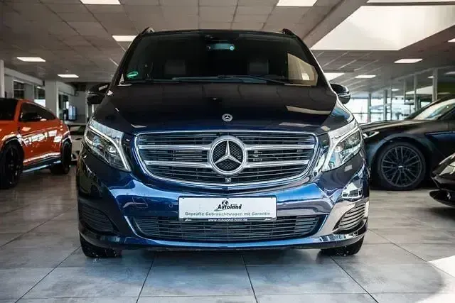 Gebraucht Mercedes V250 Avantgarde 190 PS (139 kW) 2018 Blau Van / Kleinbus