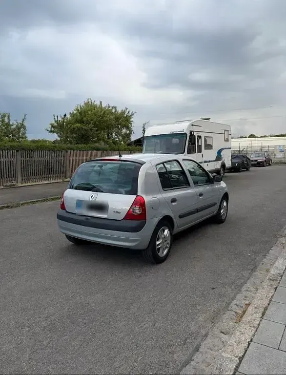 Gebraucht Renault Clio II 75 PS (55 kW) 2003 Limousine