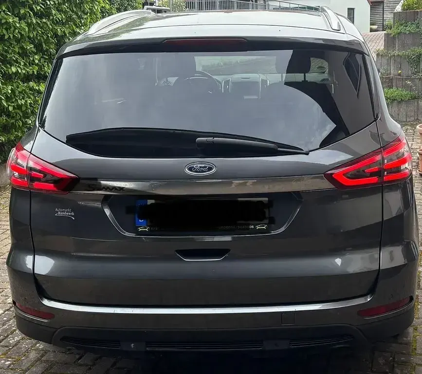 Gebraucht Ford S-MAX Titanium 150 PS (110 kW) 2017 Grau Van / Kleinbus
