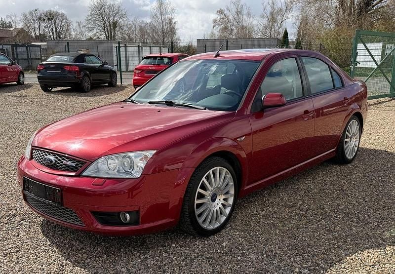 Gebraucht Ford Mondeo ST 226 PS (166 kW) 2002 Rot Limousine