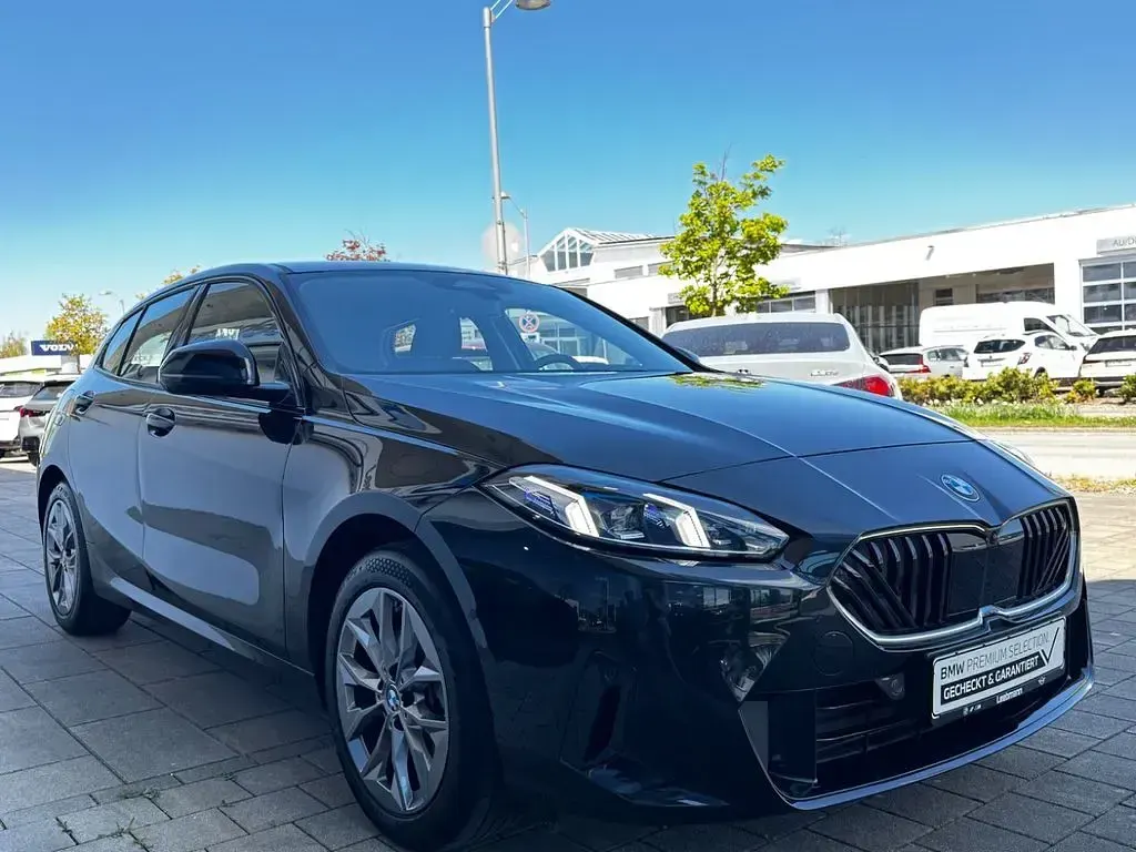 Gebraucht BMW 120 163 PS (119 kW) 2025 Saphirschwarz (metallic) Kleinwagen
