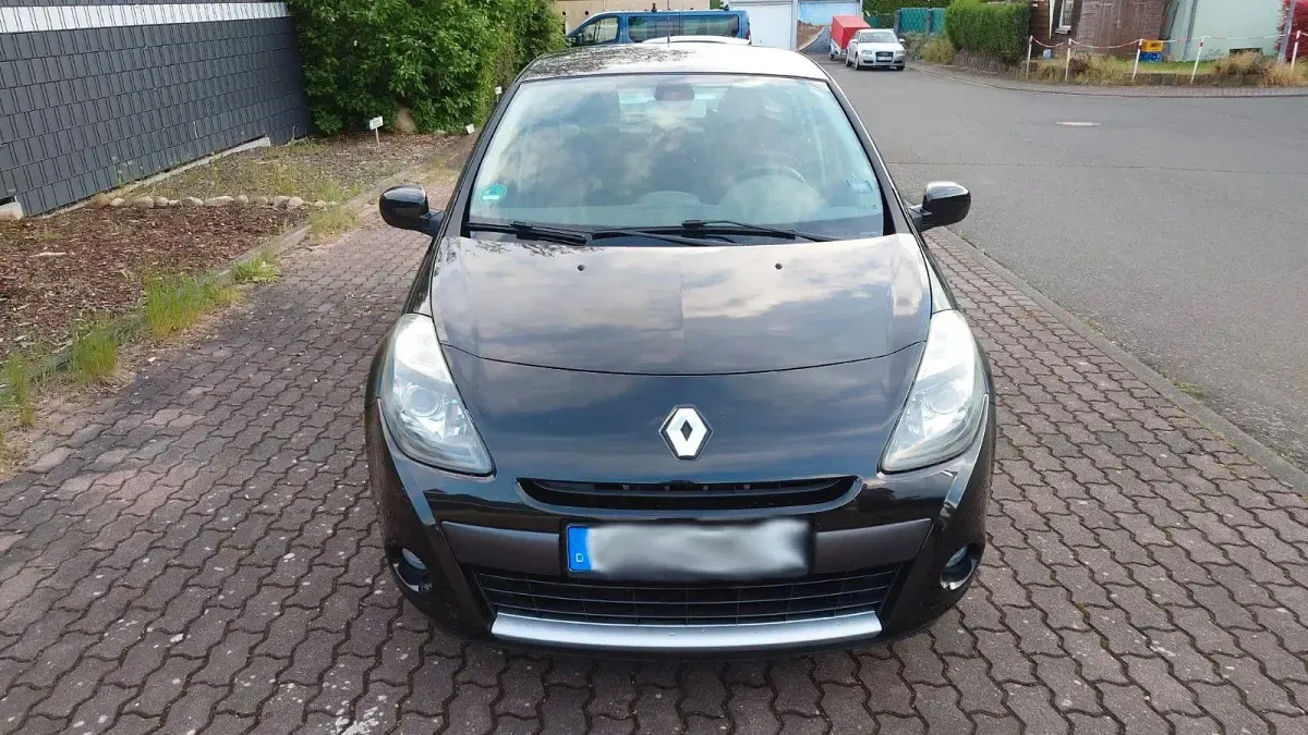 Używany Renault Clio II Expression 101 KM (74 kW) 2010 Czarny Hatchback