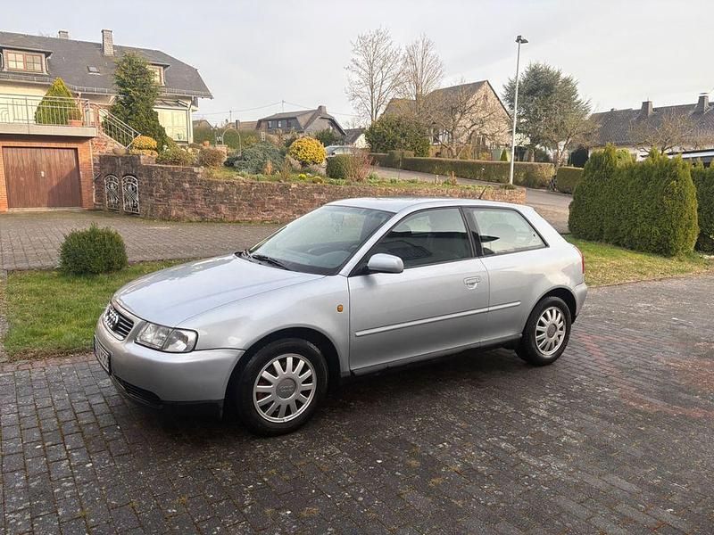 Gebraucht Audi A3 Ambiente 125 PS (91 kW) 1997 Silber Kleinwagen