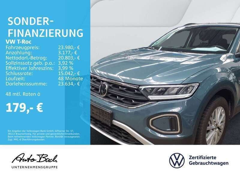 Blau (petroleum blue metallic) Gebraucht 2024 VW T-Roc Life SUV | 23.980 € (Fairer Preis) - Bild 1/4