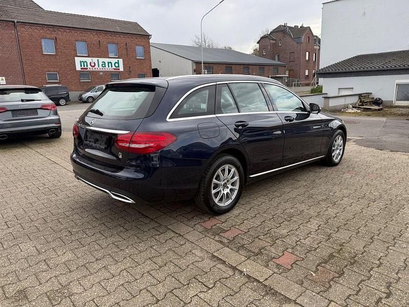 Gebraucht Mercedes C180 116 PS (85 kW) 2018 Blau Kombi