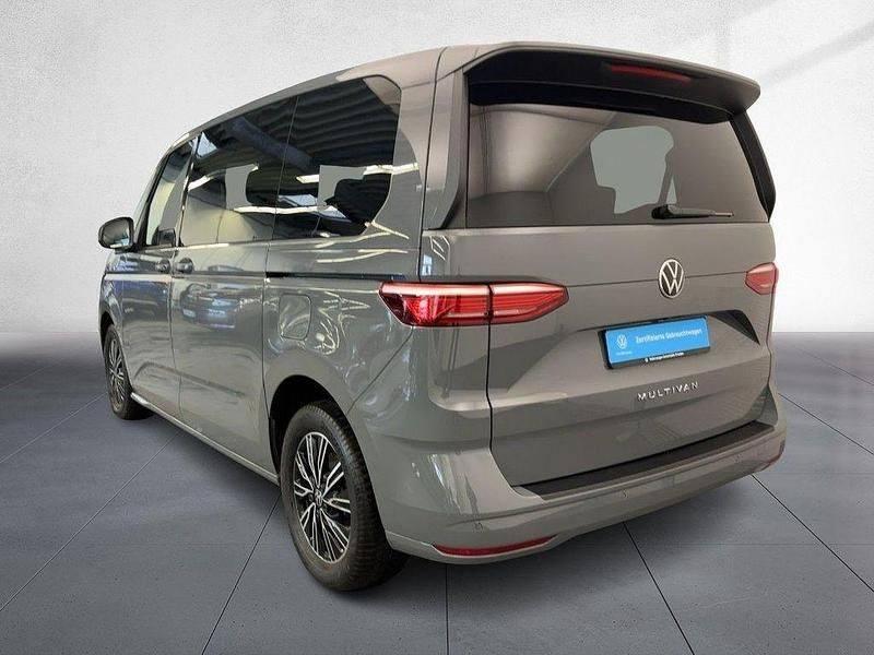 Gebraucht VW Multivan Basis 136 PS (100 kW) 2022 Grau Van