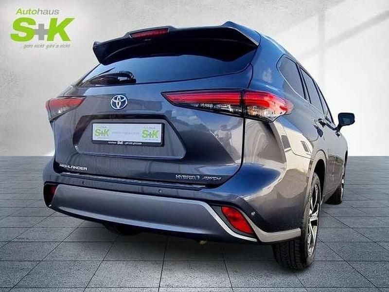 Gebraucht Toyota Highlander Basis 248 PS (182 kW) 2023 Marlingrau metallic SUV