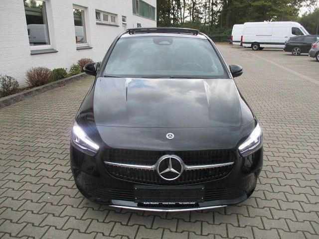 Gebraucht Mercedes B180 136 PS (100 kW) 2024 Schwarz Van / Kleinbus