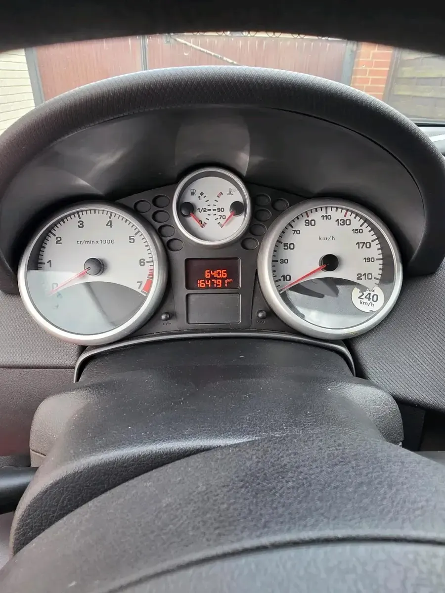 Gebraucht Peugeot 207 95 PS (69 kW) 2008 Rot Kleinwagen