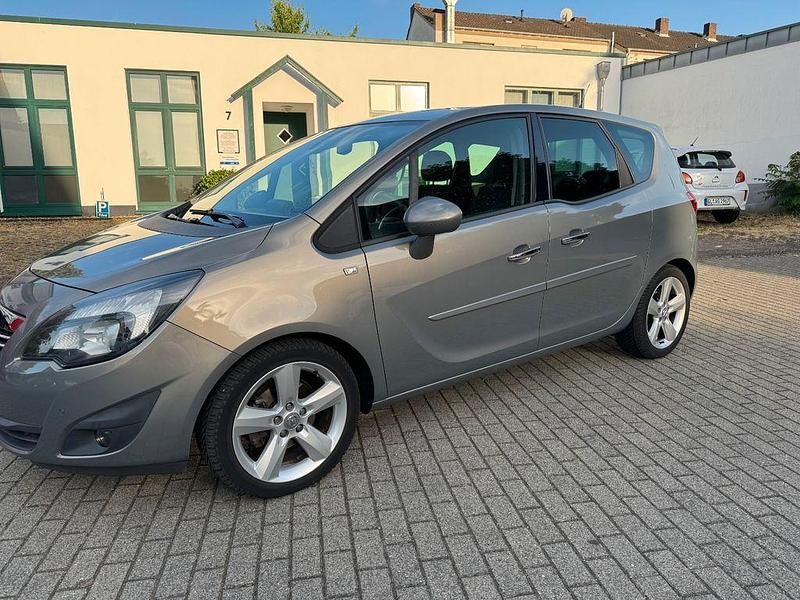 Grau Gebraucht 2010 Opel Meriva Innovation Van / Kleinbus | 3.499 € (Guter Preis) - Bild 1/4