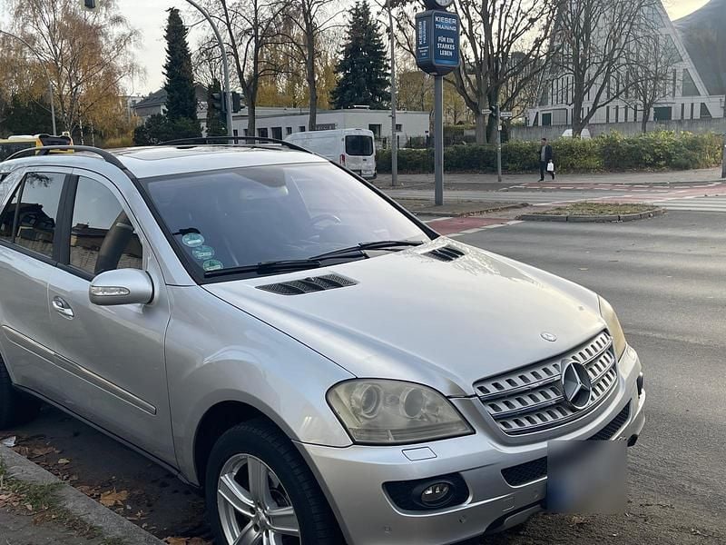 Gebraucht Mercedes ML320 221 PS (162 kW) 2005 SUV