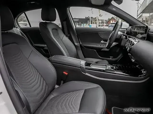 Gebraucht Mercedes A200 Advanced 163 PS (119 kW) 2025 Polarweiss Limousine