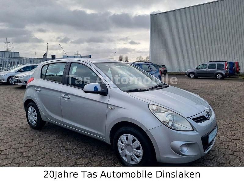 Gebraucht Hyundai i20 Comfort 77 PS (56 kW) 2010 Grau Kleinwagen
