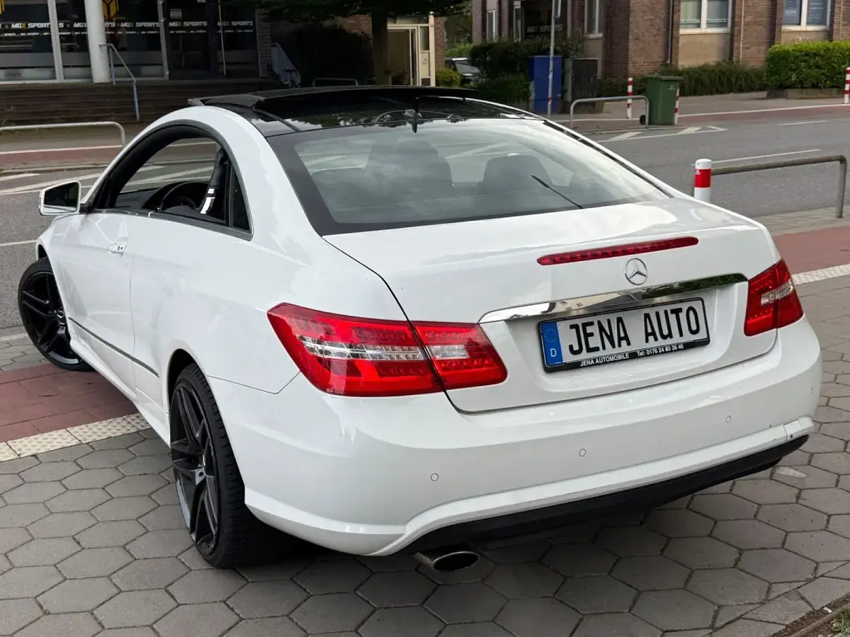 Gebraucht Mercedes E200 AMG line 184 PS (135 kW) 2012 Weiß Coupé