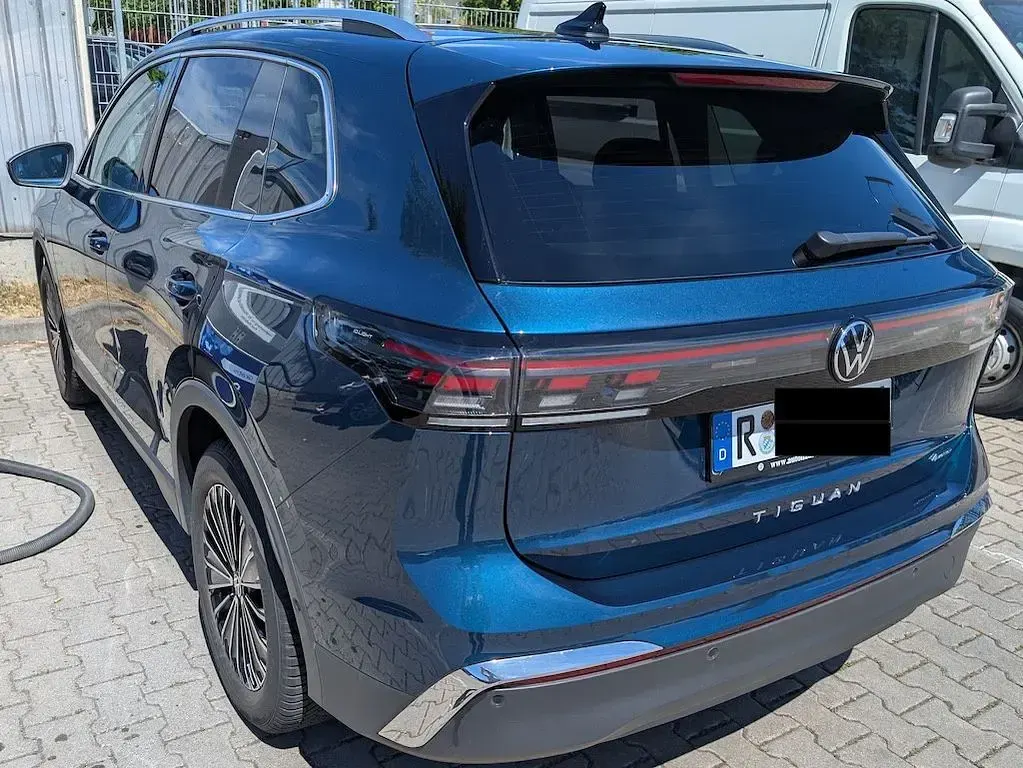 Gebraucht VW Tiguan Elegance 193 PS (141 kW) 2024 Blau SUV