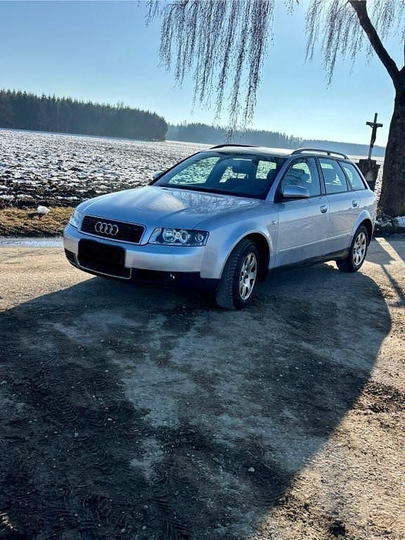Silber Gebraucht 2003 Audi A4 Kombi | 2.200 € (Fairer Preis) - Bild 1/4