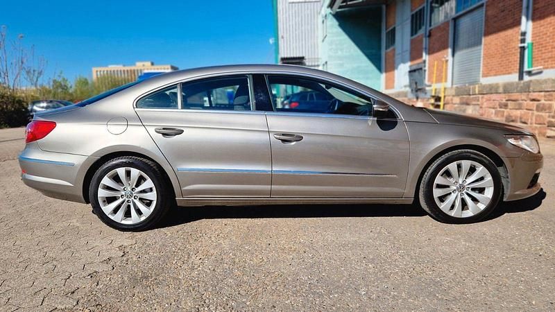 Gebraucht VW Passat 140 PS (102 kW) 2012 Silber Limousine