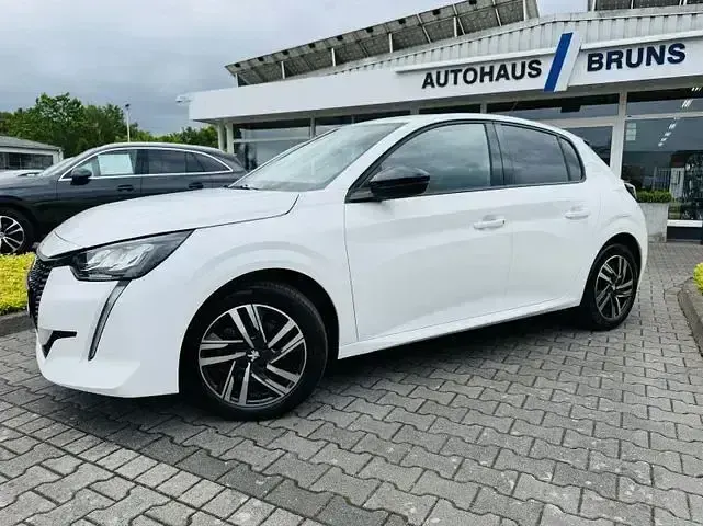 Gebraucht Peugeot 208 Allure 101 PS (74 kW) 2024 Weiss banquise Kleinwagen