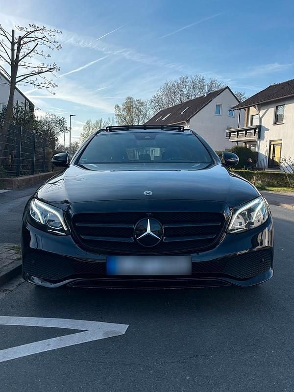 Gebraucht Mercedes E350 AMG 258 PS (189 kW) 2017 Schwarz Limousine