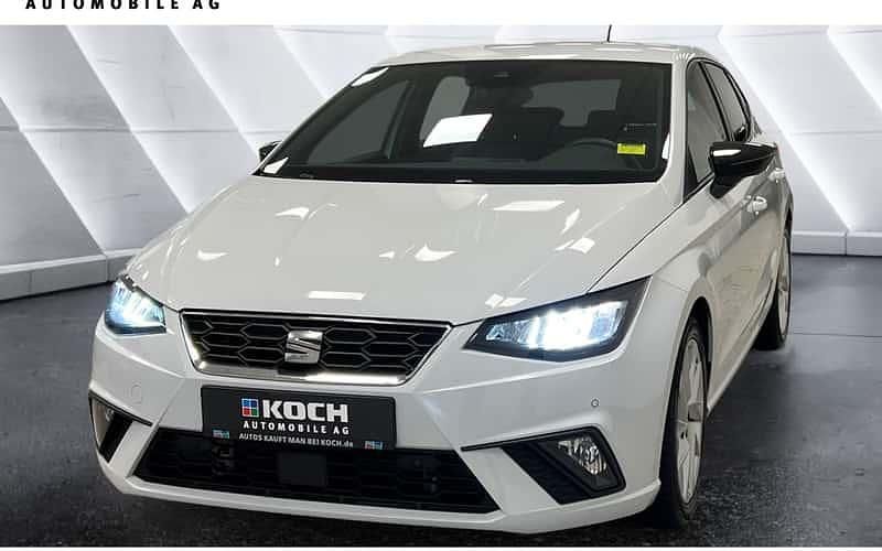 Weiß Gebraucht 2021 Seat Ibiza FR Limousine | 18.400 € (Fairer Preis) - Bild 1/4