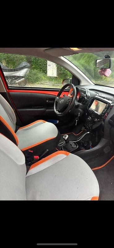 Gebraucht Toyota Aygo 69 PS (50 kW) 2014 Orange Kleinwagen
