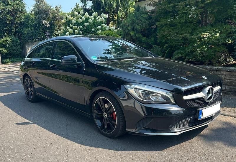 Schwarz Gebraucht 2019 Mercedes CLA180 Shooting Brake Kombi | 8.500 € - Bild 1/4
