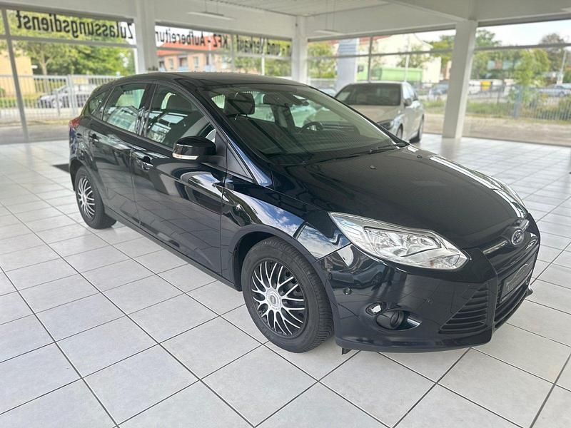 Schwarz Gebraucht 2013 Ford Focus Champions Edition Limousine | 5.290 € (Fairer Preis) - Bild 1/4