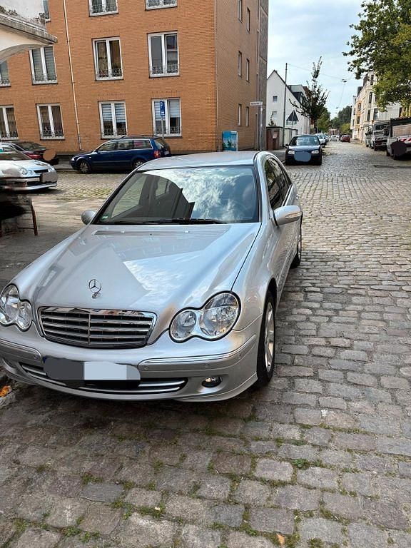 Silber Gebraucht 2006 Mercedes C280 Avantgarde Limousine | 5.800 € (Fairer Preis) - Bild 1/4